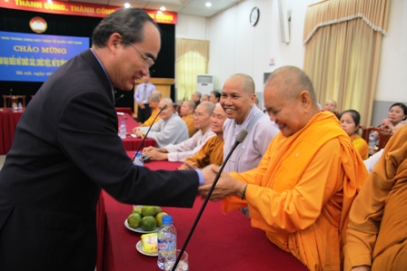Vietnam Fatherland Front Chairman receives typical religious women 2014